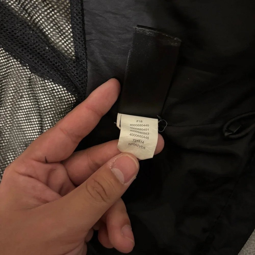 The North Face Resolve 2 Waterproof Rain Jacket Black Mens Medium NF0A2VD5 - Picture 6 of 8